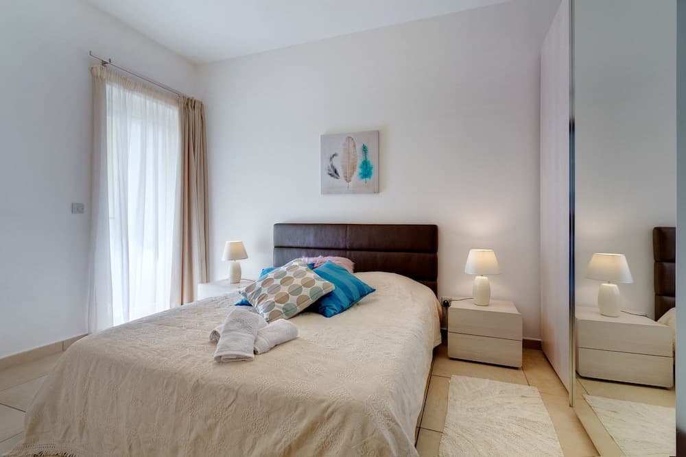 Waterfront LUX APT inc Pool, Sliema Upmarket Area