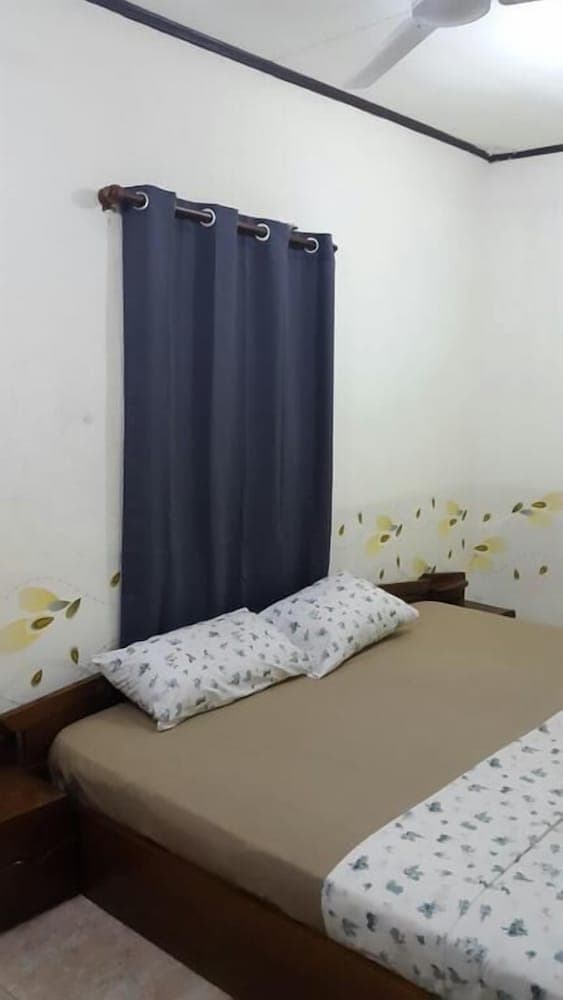 Inn-Syde Guest House