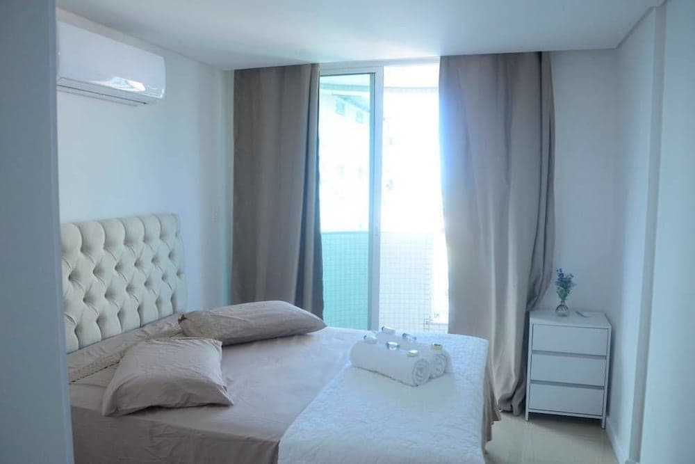 Lindo Amplo 3 Quarto em Prédio Frente Mar