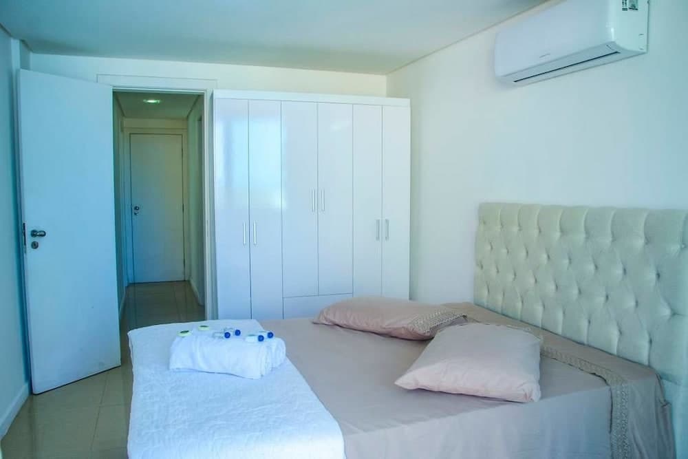 Lindo Amplo 3 Quarto em Prédio Frente Mar