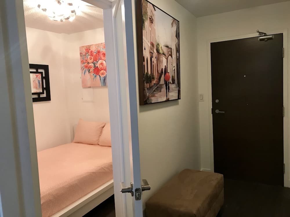 CN Tower View Design apart 3BD-2BA DT