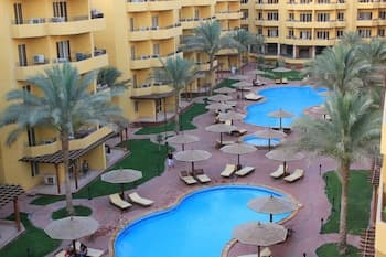 Pool View Apart At British Resort 252