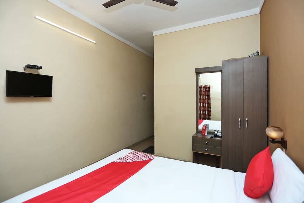 OYO 12777 Hotel Classic