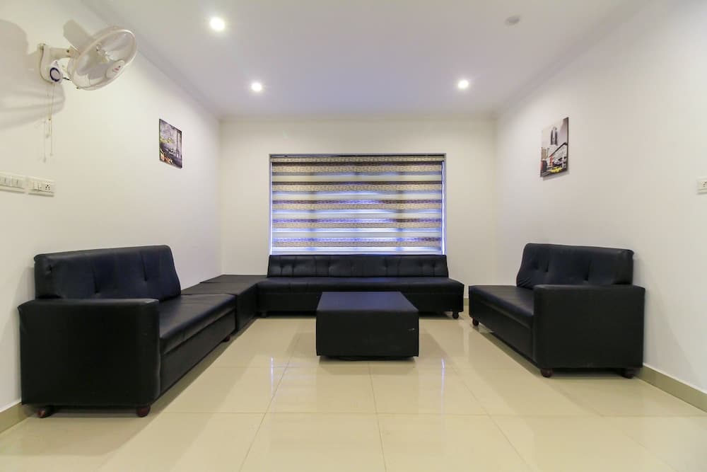 OYO 26990 Hotel Ivory Grande