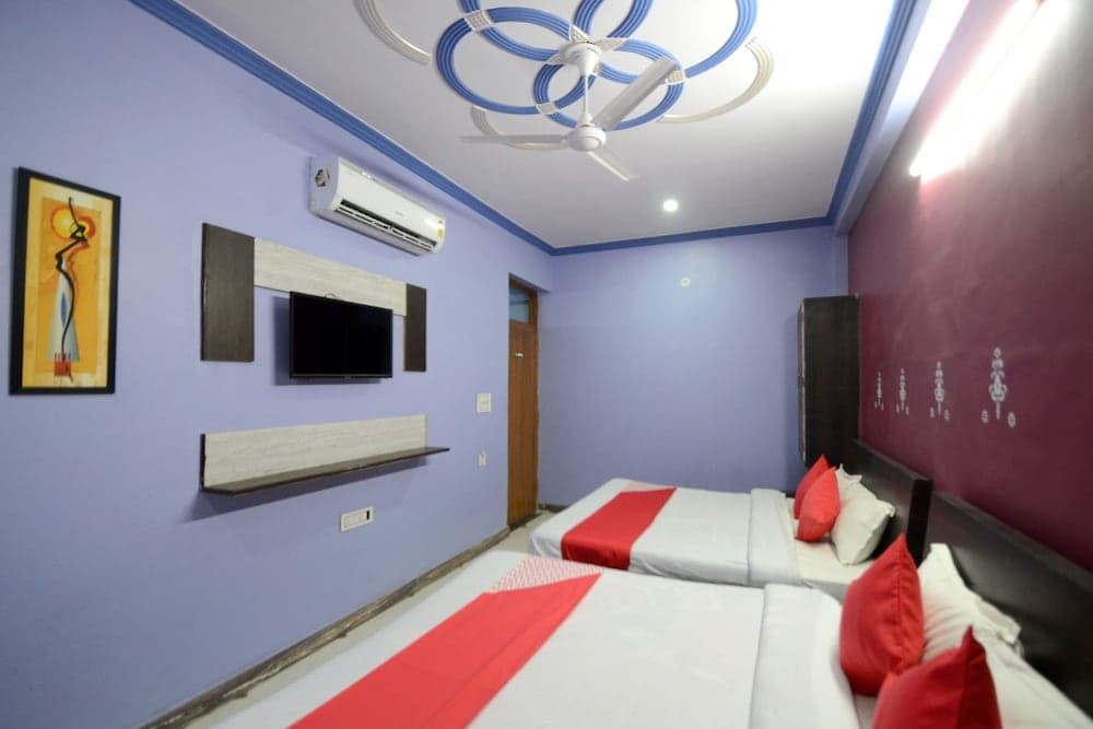 OYO 19451 Hotel Blue Moon