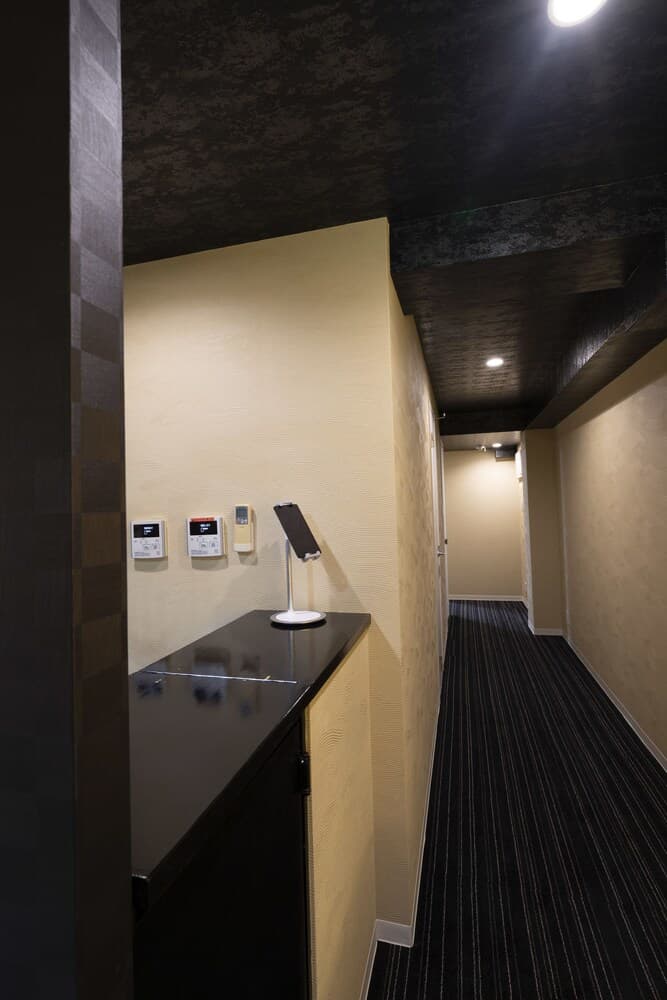 Entrance Life in Gosho Higashi