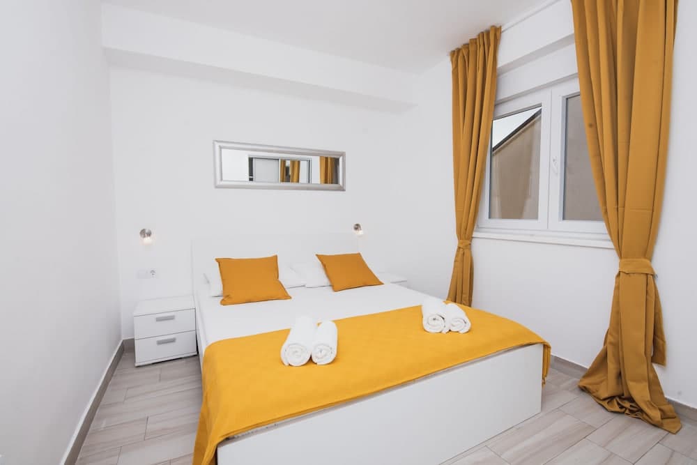 Apartments by the Sea Semy