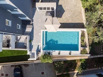 Summer Breeze Apartments