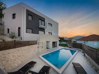 Villa Salt - 10 people, heated pool, Trogir, near beach & Split airport