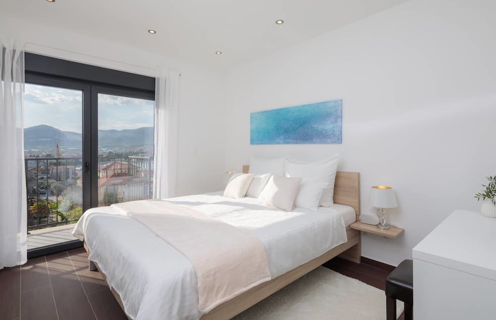 Villa Salt - 10 people, heated pool, Trogir, near beach & Split airport