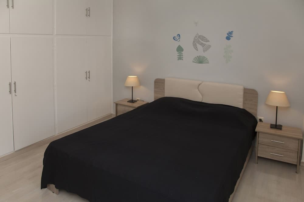 Athens Gem near Archaeological Museum by GHH