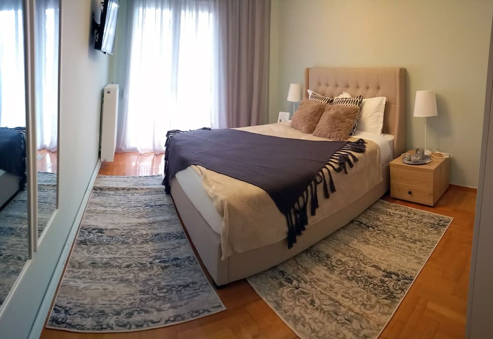 Royal Deluxe Apt Must