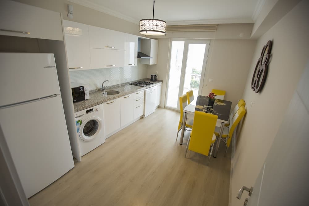 Black Rose Apartment