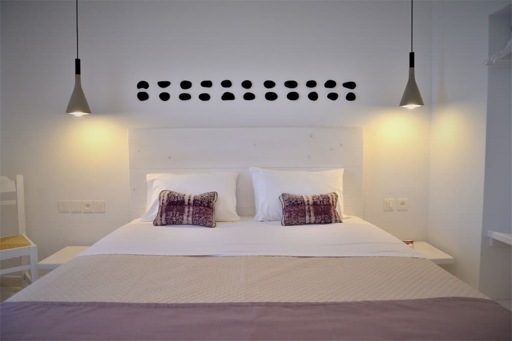 Moraitis Studios Dioni Lux Inn