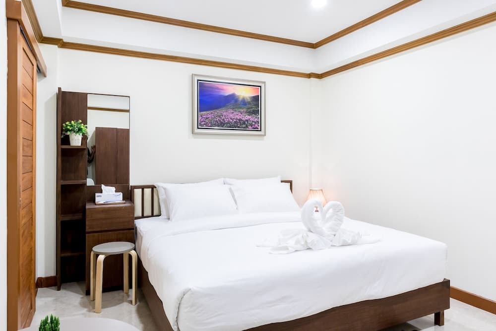 Suthep Home & Hostel