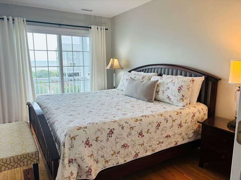 Live Oaks 4 Bedroom Home by RedAwning