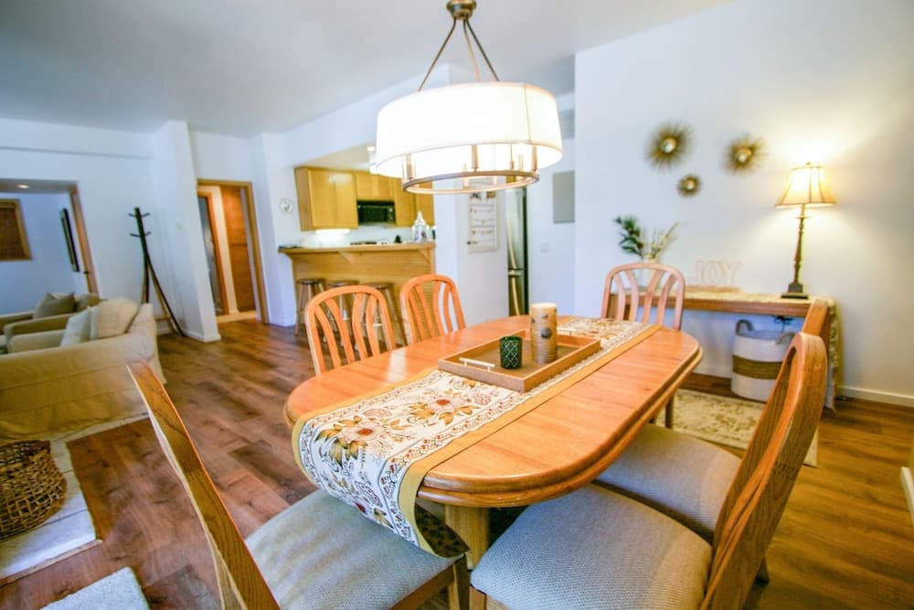 Snowcreek #887 2 Bedroom Condo by RedAwning