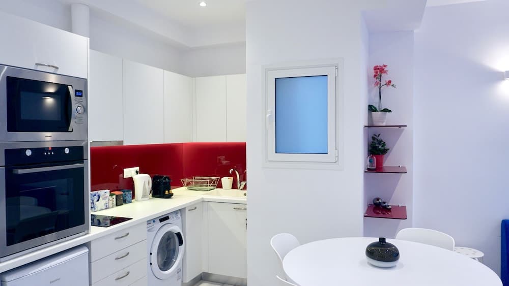 Central Bright Apartment in Athens near Metro