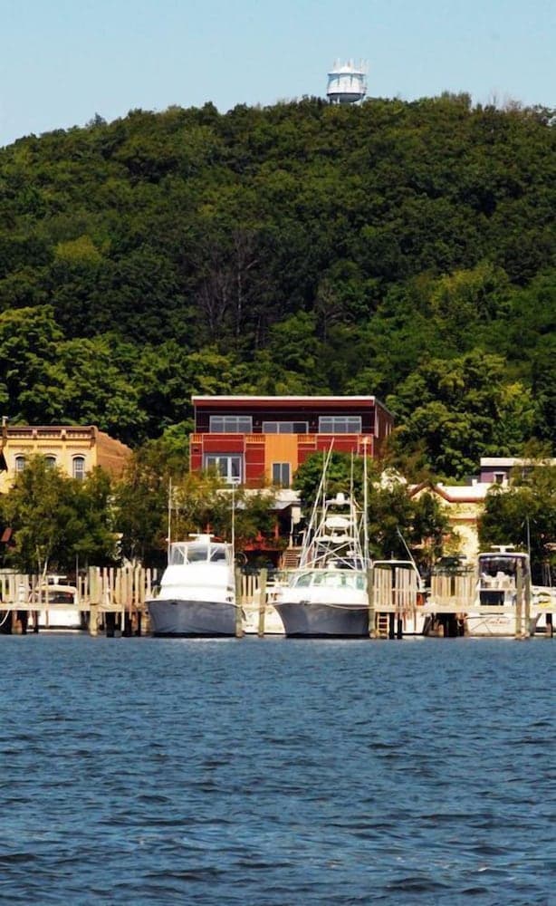 Downtown Condo With Lake & BAY Views