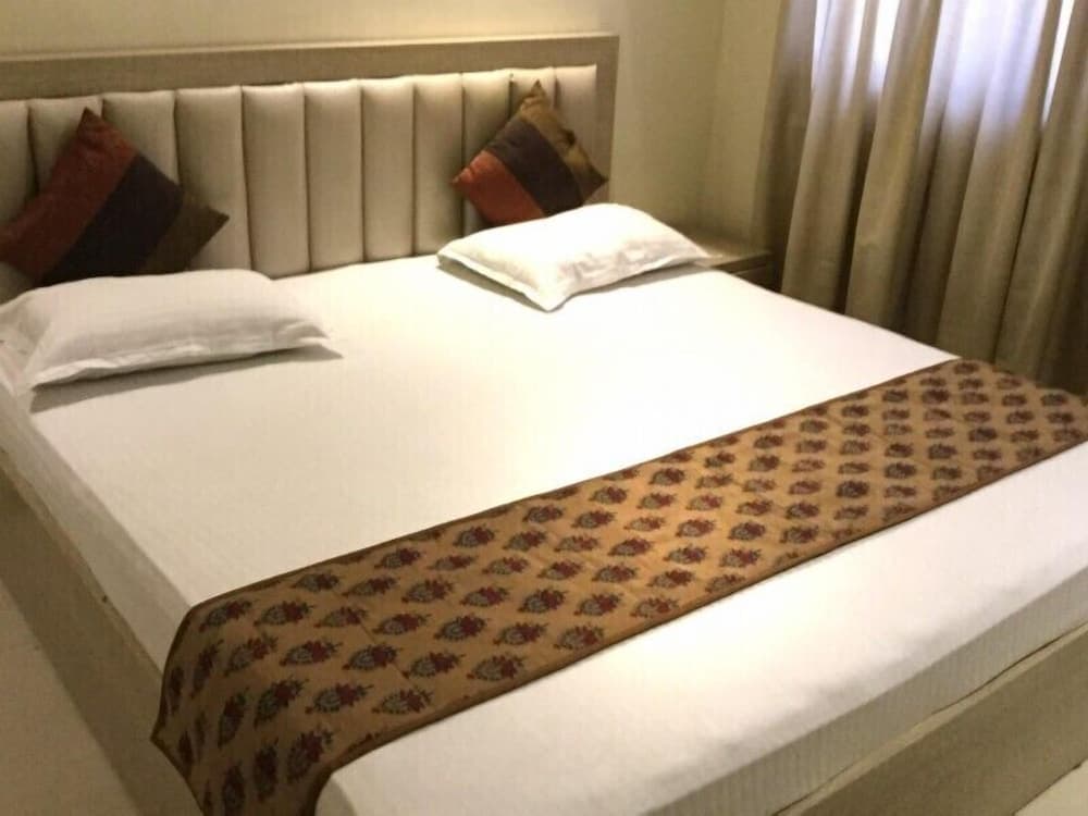 Arista Service Apartments - Khernagar