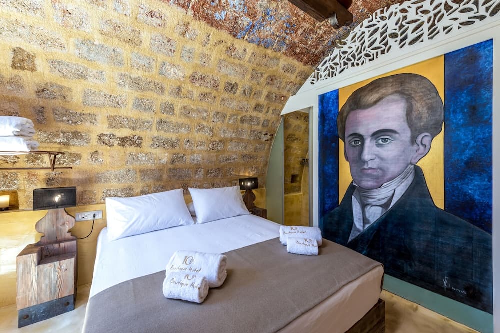 10GR Boutique Hotel and Wine Bar