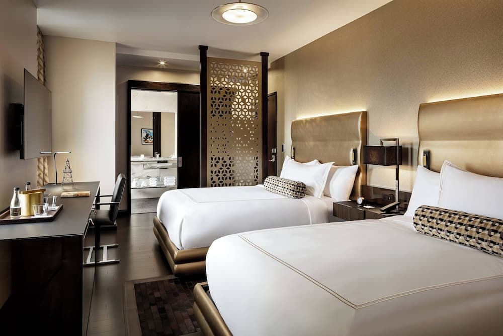 The Sinclair, Autograph Collection