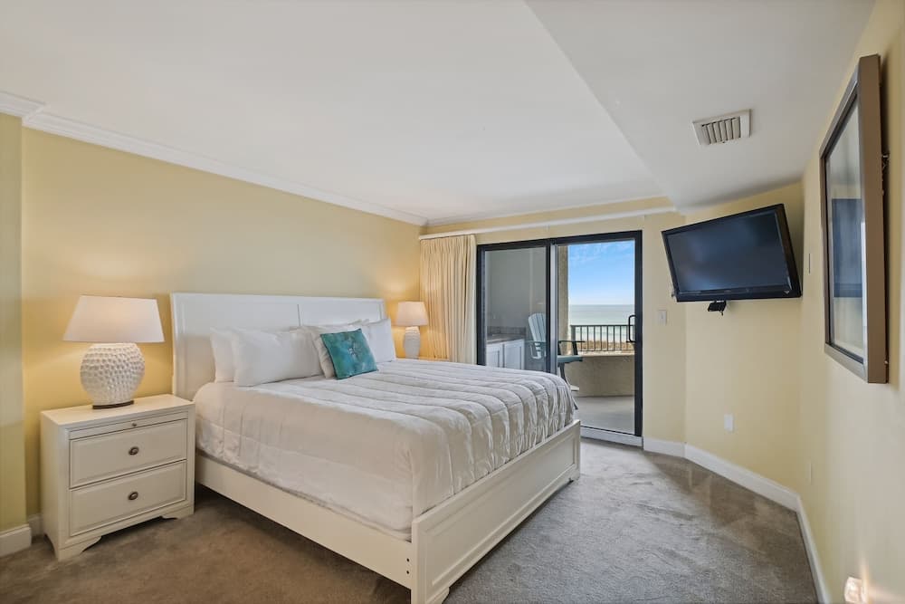 Inlet Reef 102 2 Bedroom Condo by RedAwning