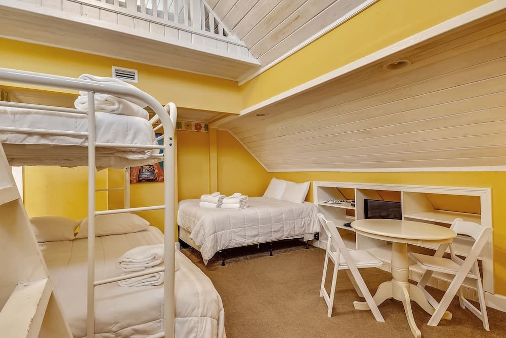 Sandpiper Cove 0012 3 Bedroom Villa by RedAwning