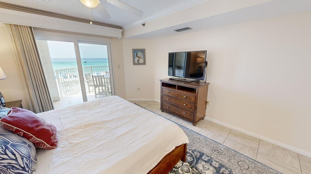 Inlet Reef 204 2 Bedroom Condo by RedAwning