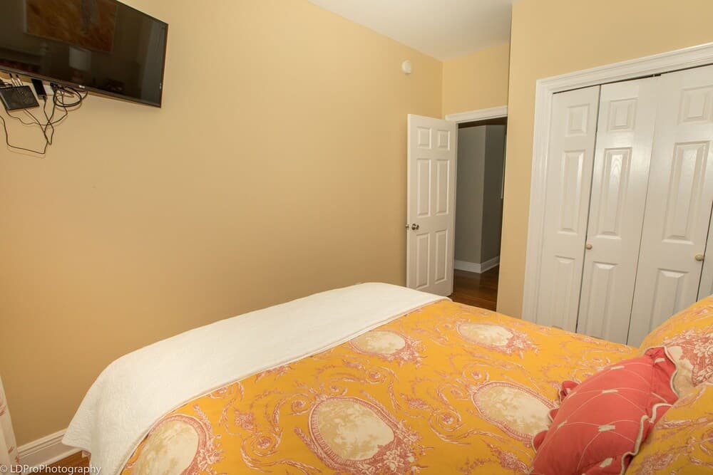 Lacontenta 5 Bedroom Home by RedAwning