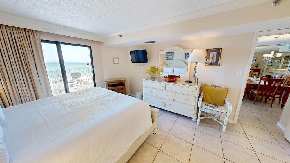 Inlet Reef 305 2 Bedroom Condo by RedAwning