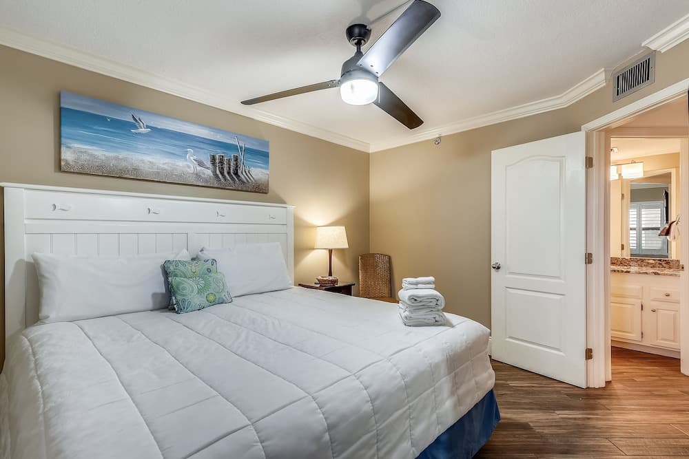 Inlet Reef 303 2 Bedroom Condo by RedAwning