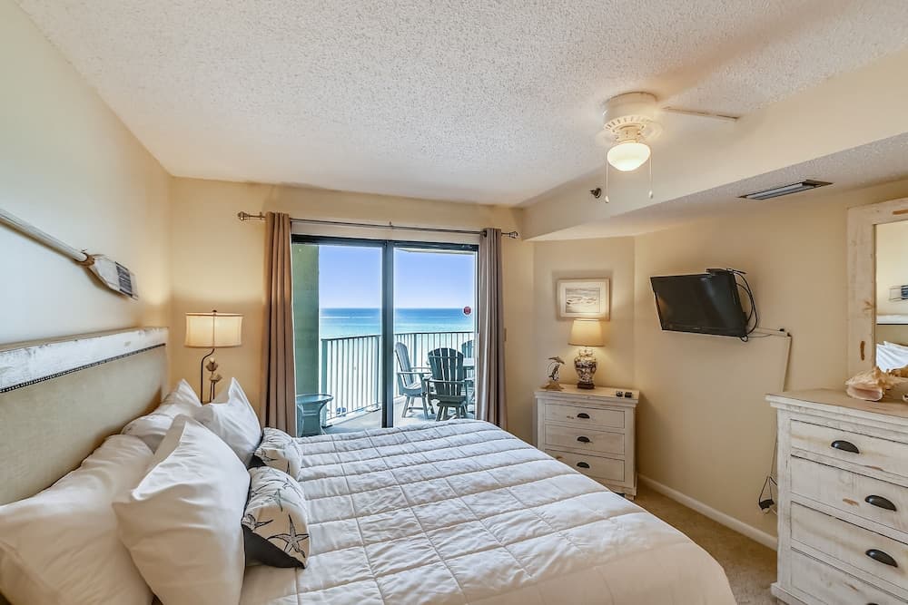 Inlet Reef 602 2 Bedroom Condo by RedAwning