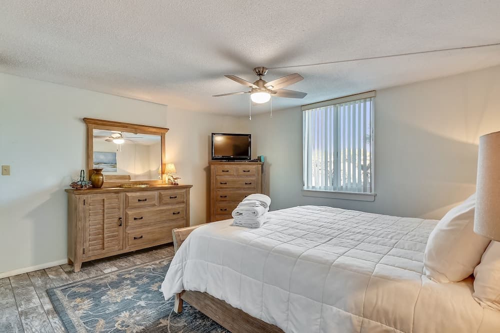 Dolphin Point 103b 2 Bedroom Condo by RedAwning