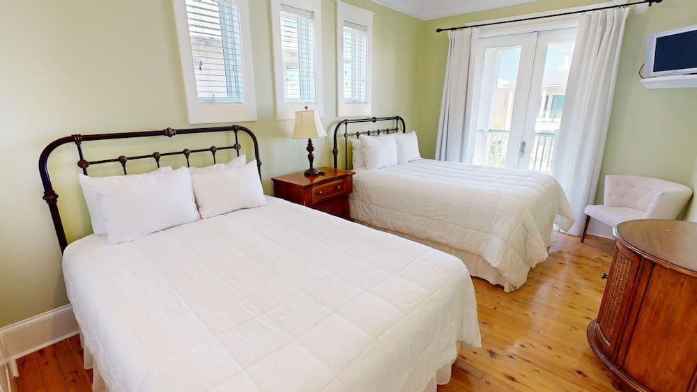 Stella Maris 4 Bedroom Home by RedAwning