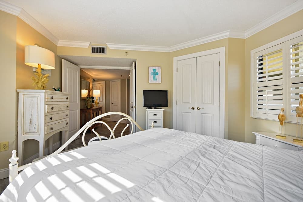 Inlet Reef 408 4 Bedroom Condo by RedAwning