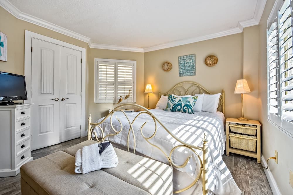 Inlet Reef 408 4 Bedroom Condo by RedAwning