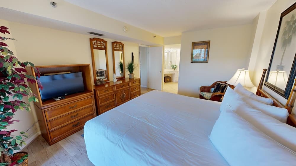 Inlet Reef 217 2 Bedroom Condo by RedAwning