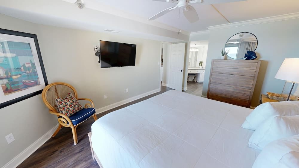 Inlet Reef 406 2 Bedroom Condo by RedAwning