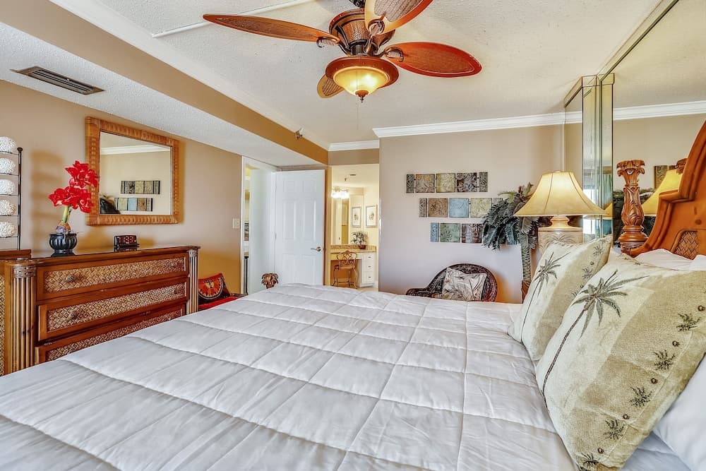 Inlet Reef 310 2 Bedroom Condo by RedAwning