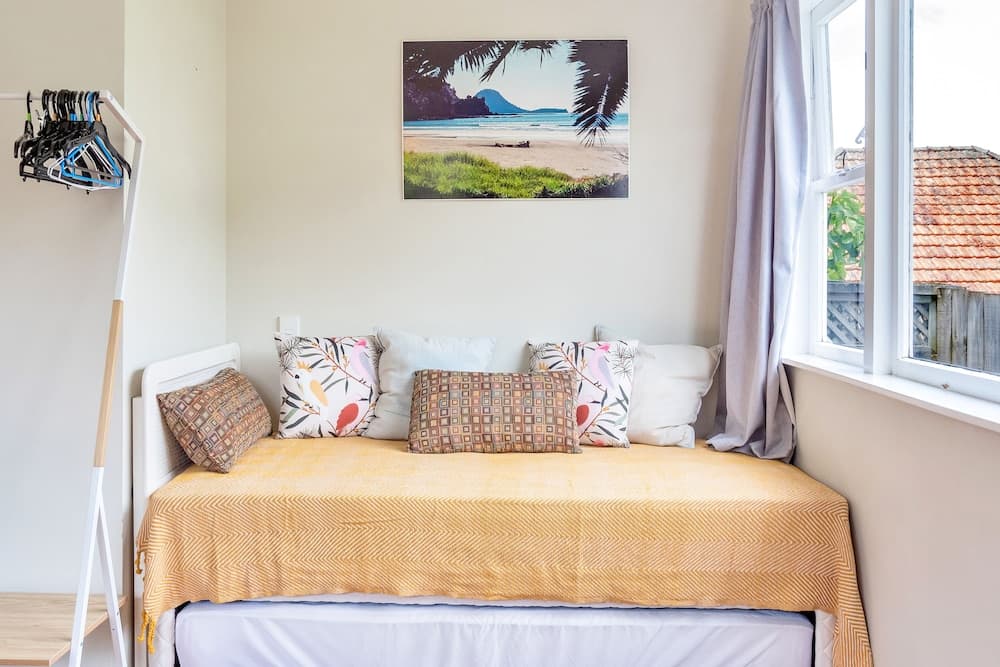 Sunny Grey Lynn Holiday Home