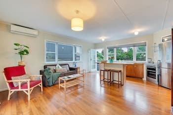 Sunny Grey Lynn Holiday Home