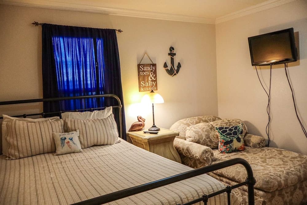 Seagull 101 Minium 3 Bedroom Condo by RedAwning