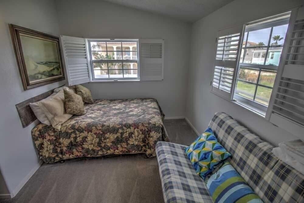 The 12th Month House 3 Bedroom Home by RedAwning