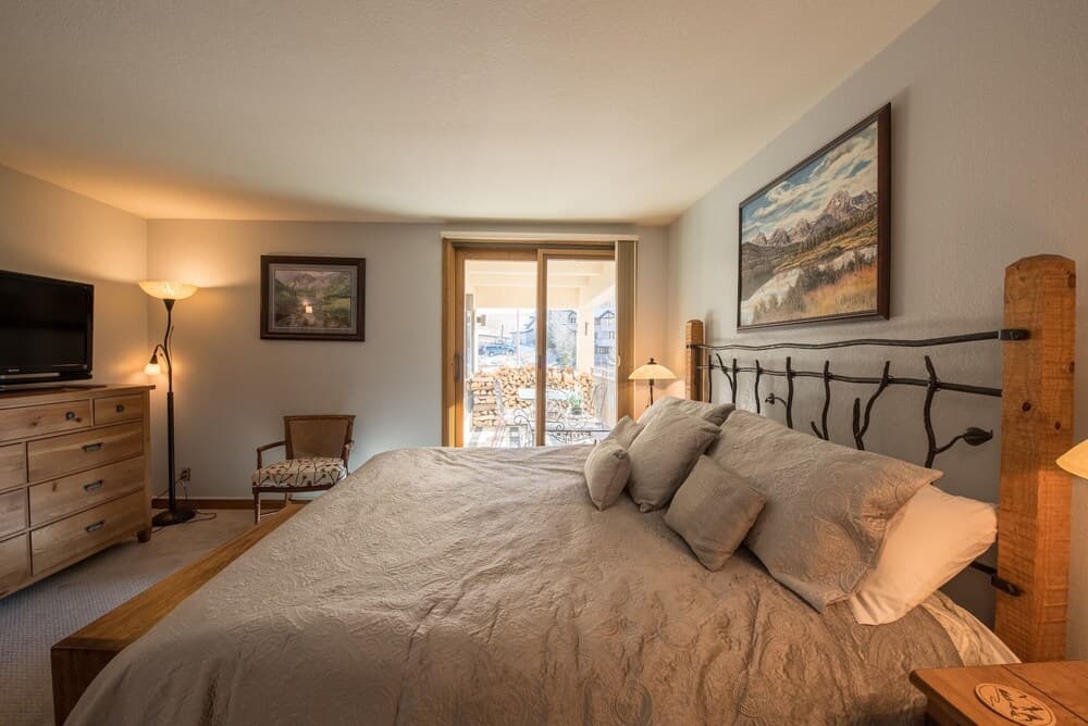 2 Br Unit With Gorgeous Remodeled Kitchen 2 Bedroom Condo - No Cleaning Fee! by RedAwning