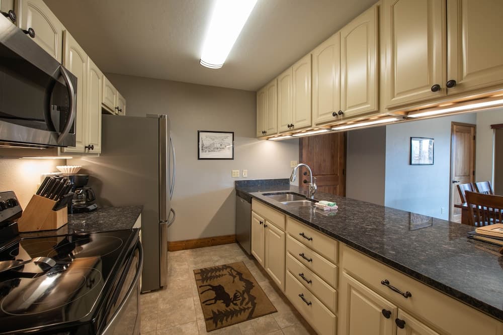 Evergreen 2br- Renovated Kitchen 2 Bedroom Condo - No Cleaning Fee! by RedAwning