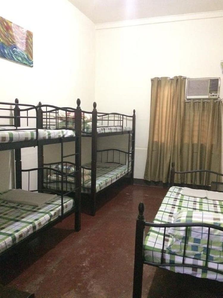 Explorers' Headquarters Inn