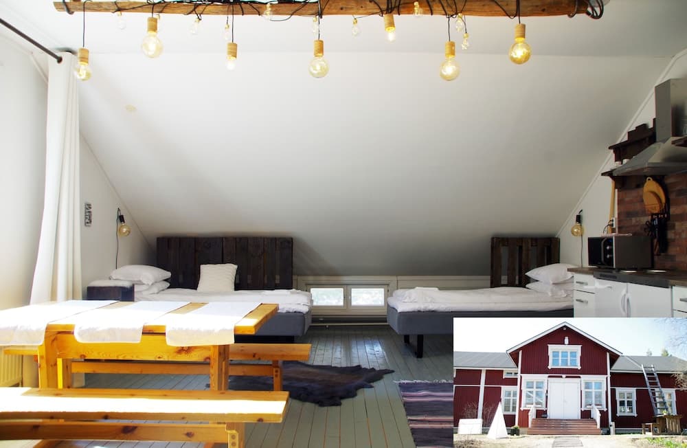 LAURI Historical Log House Manor