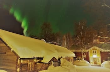 LAURI Historical Log House Manor