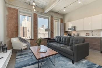 Brand New Stunning Unit Downtown